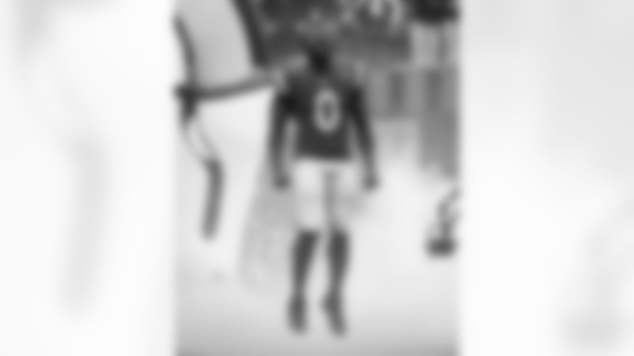 The Los Angeles Rams take on the Arizona Cardinals in week 18 of the 2025 NFL regular season.