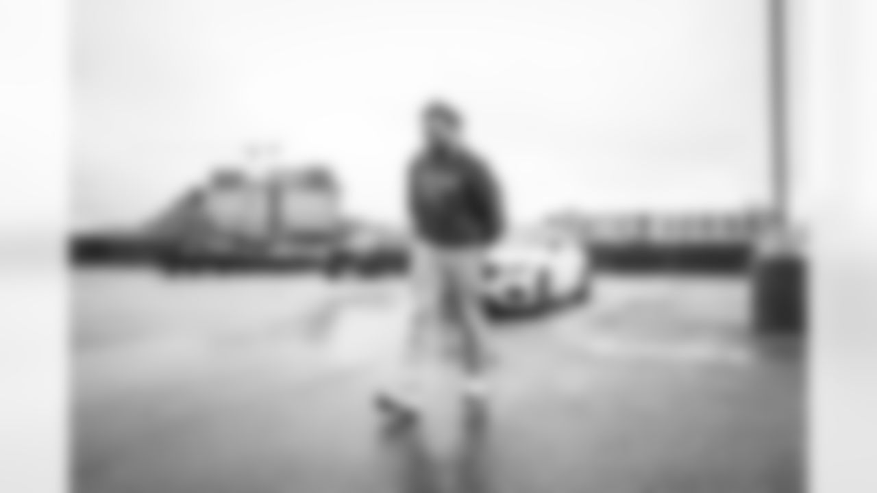 88 WR Jordan Whittington arrives at SoFi Stadium for today's game vs. the Cardinals