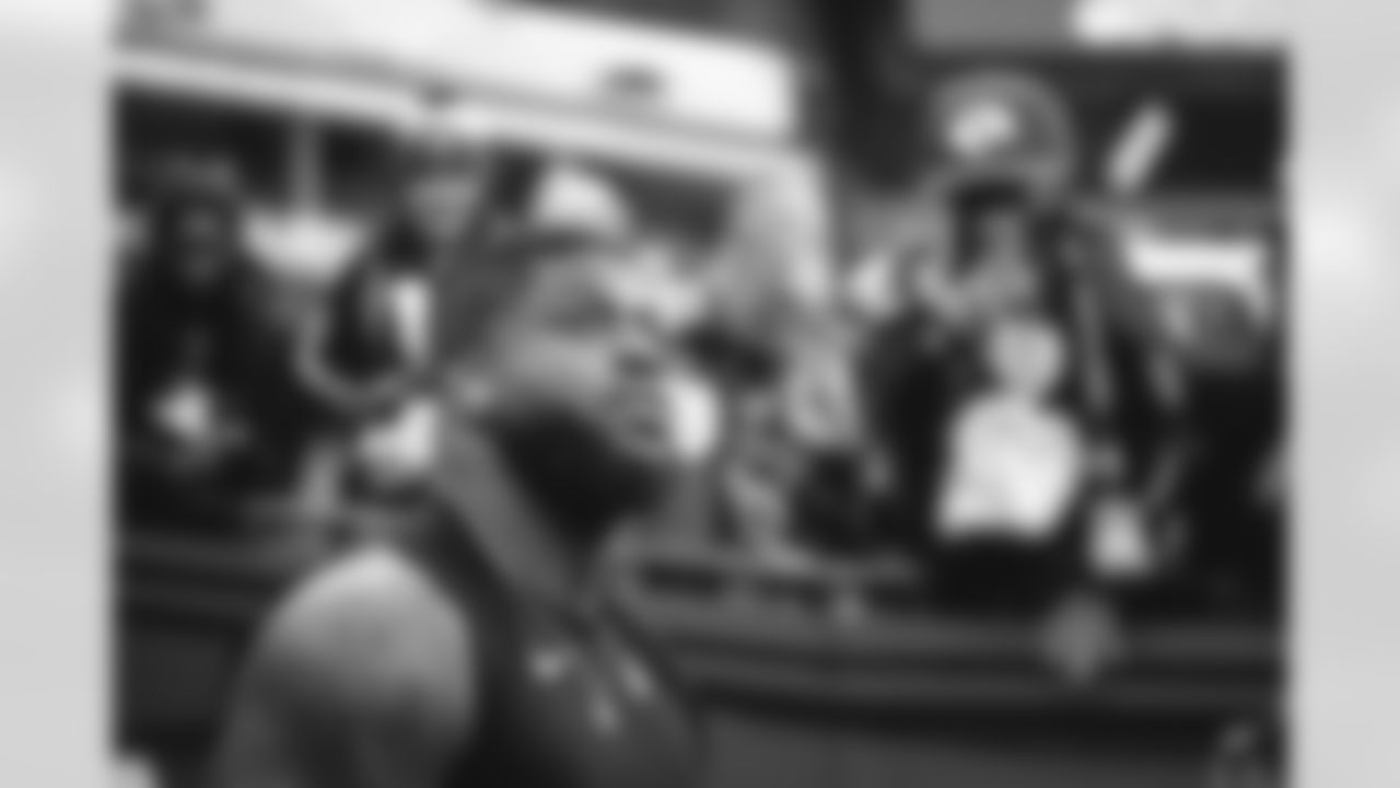 8 OLB Jared Verse warms up pregame ahead of the Rams vs. Seahawks NFC Championship game