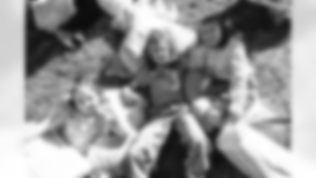 E_251212_Holiday_Youth_Toy_Distribution_HY_00104