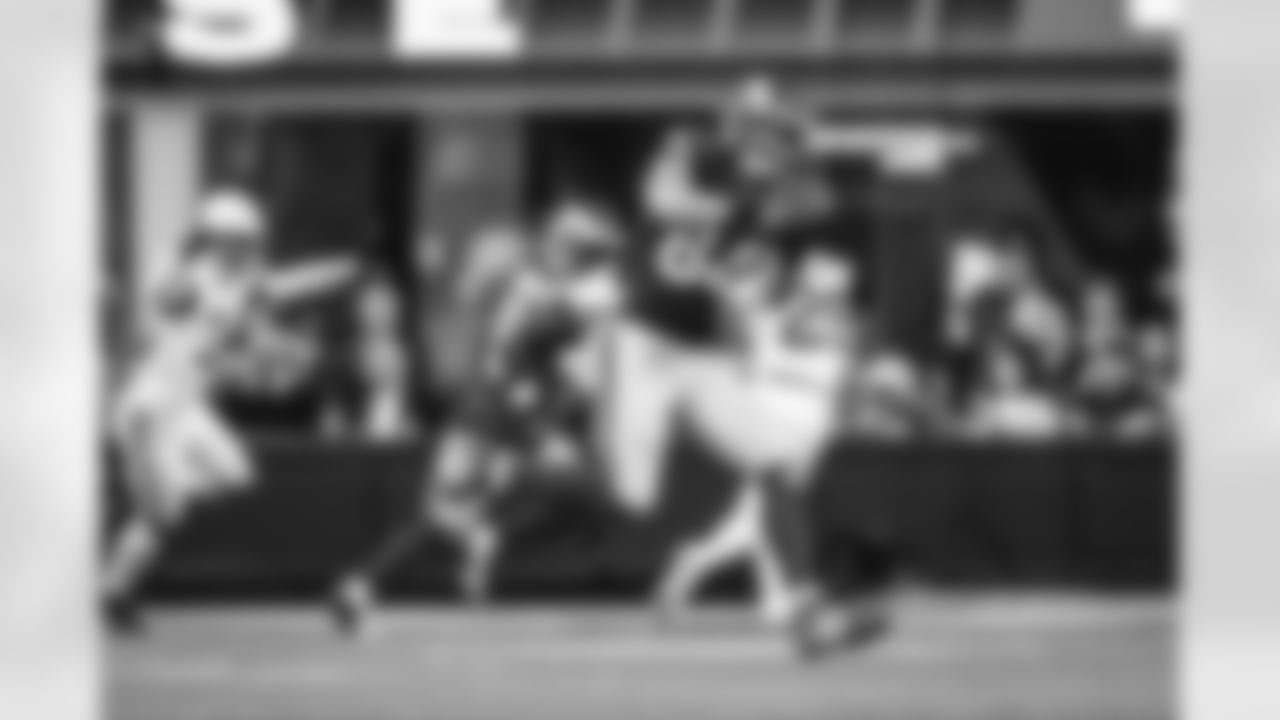 E_260104_Rams_vs_Cardinals_TE_606