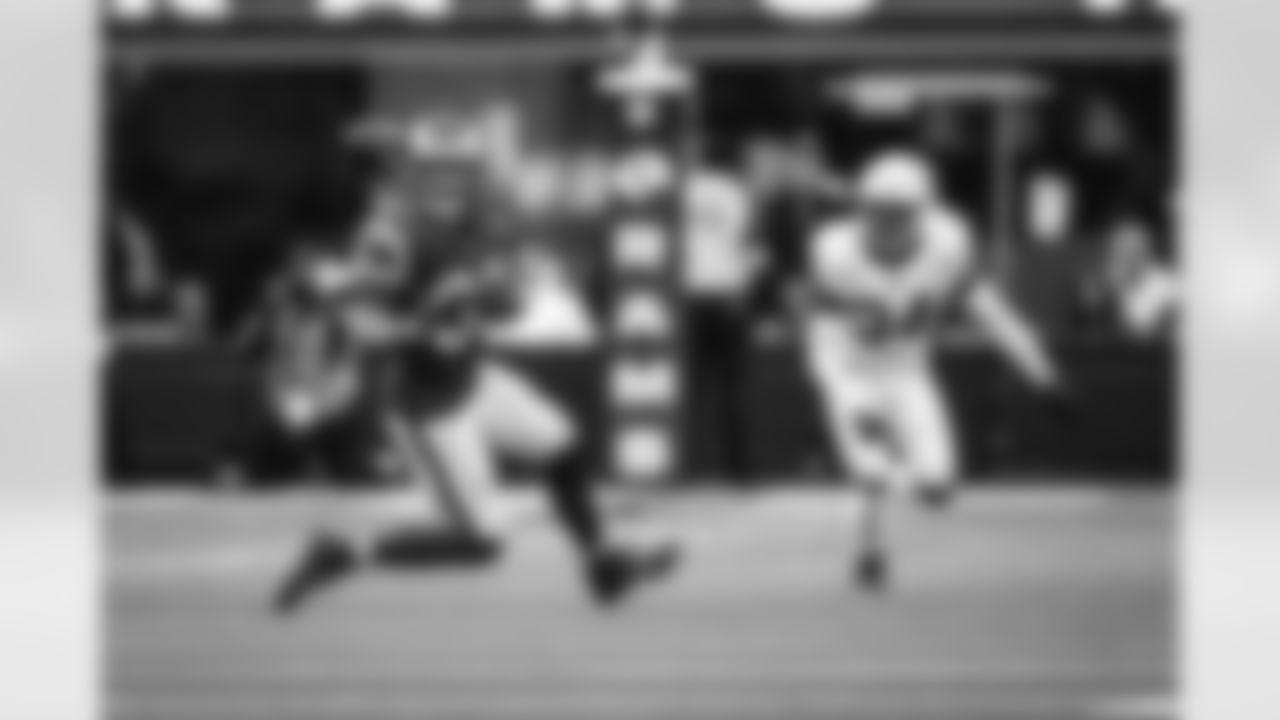 E_260104_Rams_vs_Cardinals_TE_400