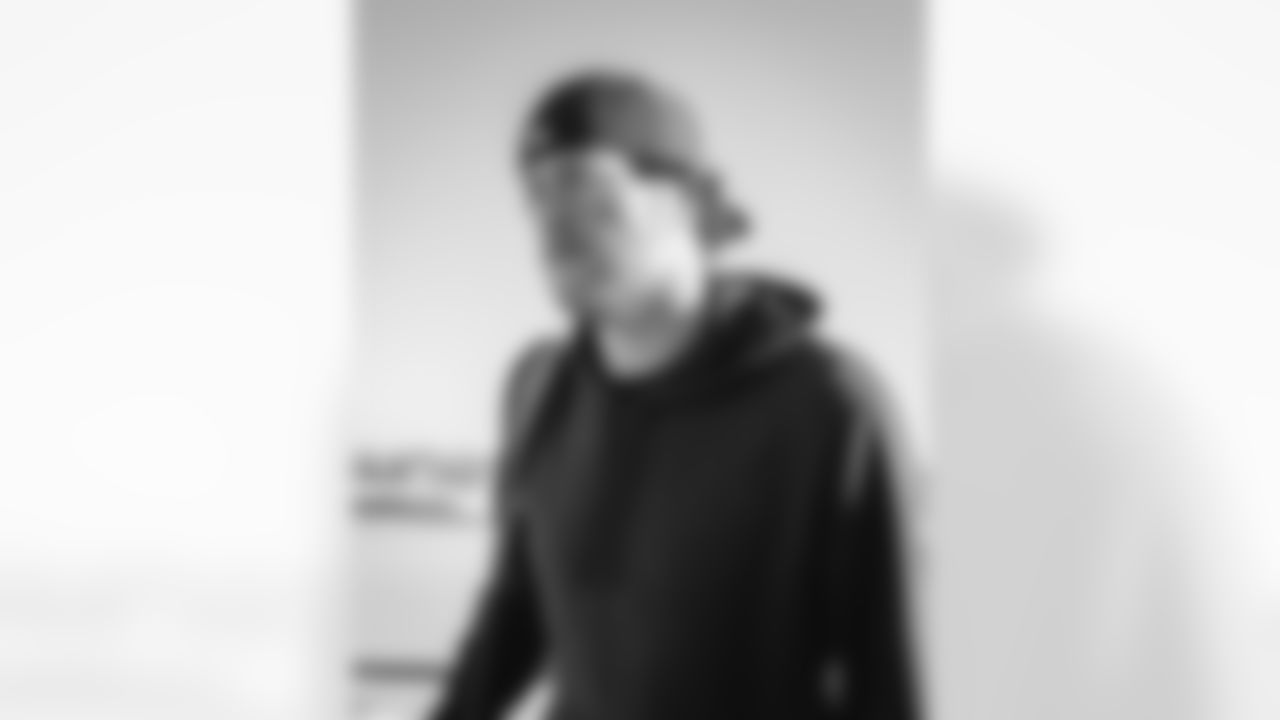 E_251206_Regular_Season_Week_14_Travel_BT_0043