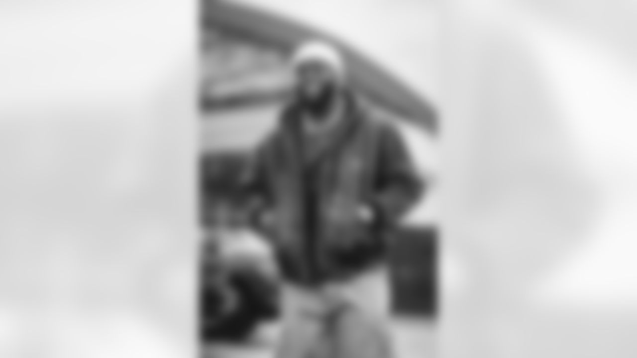 8 OLB Jared Verse arrives at SoFi Stadium for today's game vs. the Cardinals