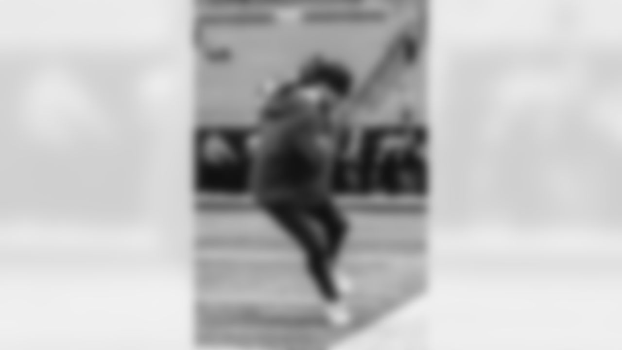 88 WR Jordan Whittington warms up pregame ahead of the Rams vs. Panthers Week 13 matchup