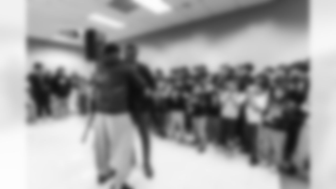 E_251118_KyrenWilliams_NELincoln_Rams_Turkey_Distribution_AD_0111