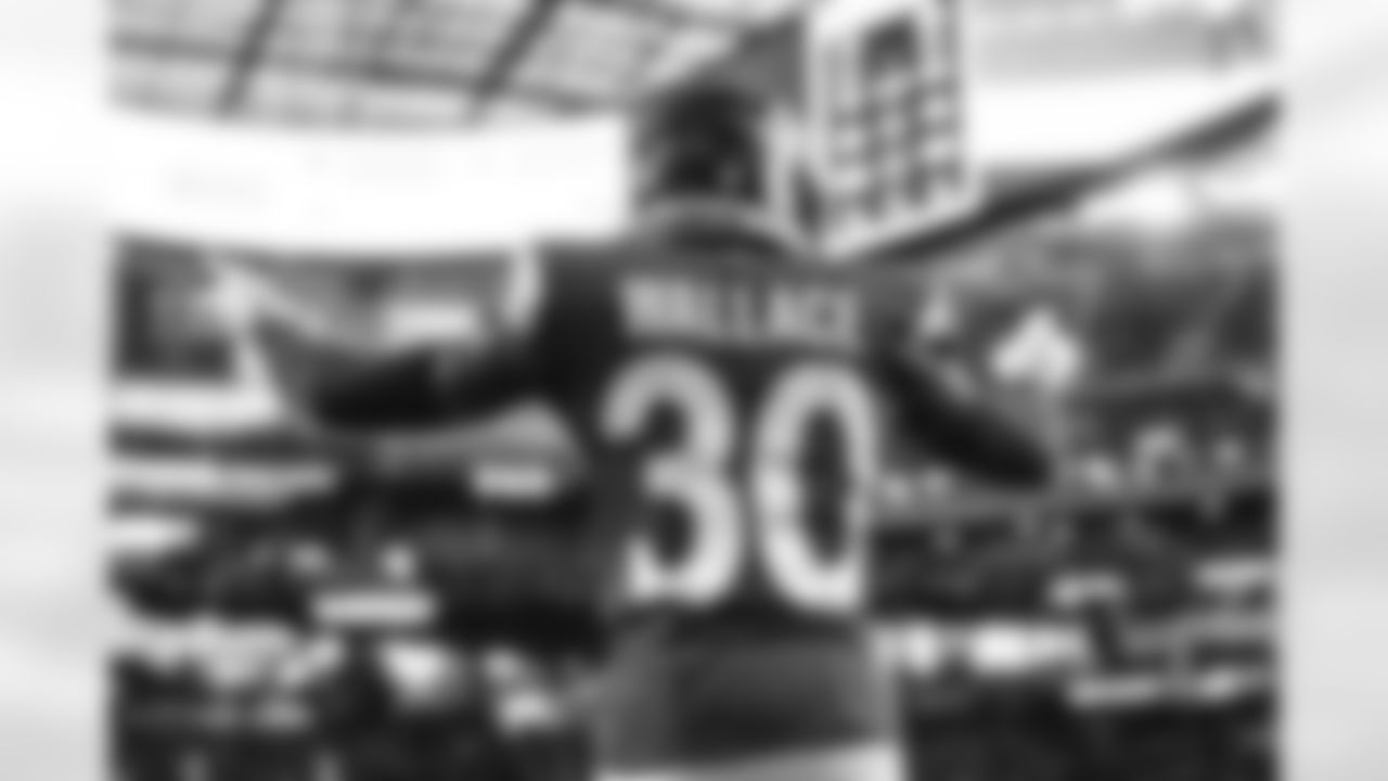 The Los Angeles Rams take on the Detroit Lions in week 15 of the 2025 NFL regular season.