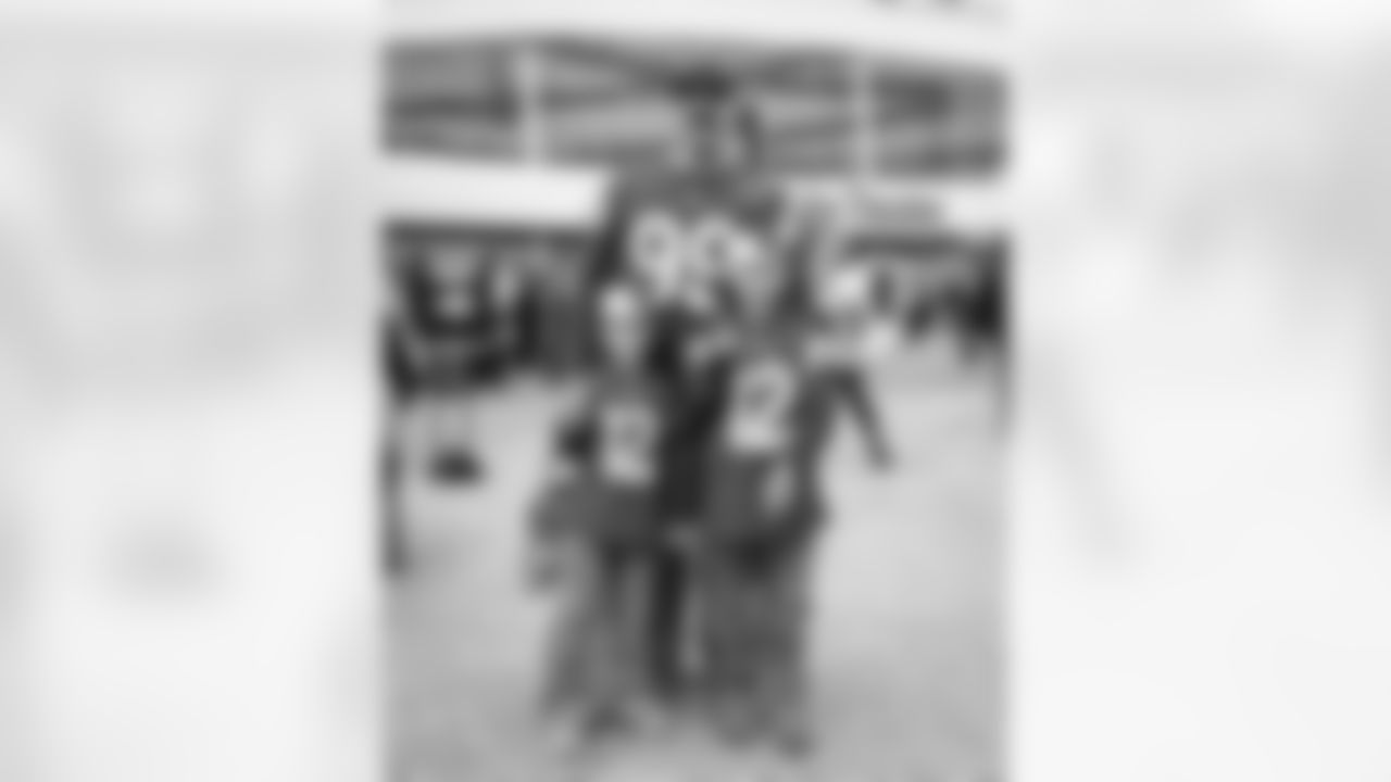 The Los Angeles Rams take on the Arizona Cardinals in week 18 of the 2025 NFL regular season.