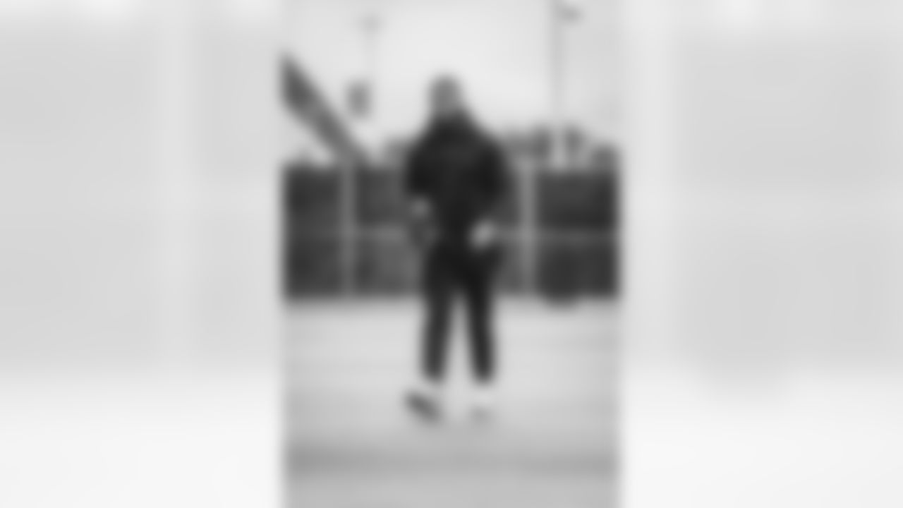 48 ILB Omar Speights arrives at SoFi Stadium for today's game vs. the Cardinals