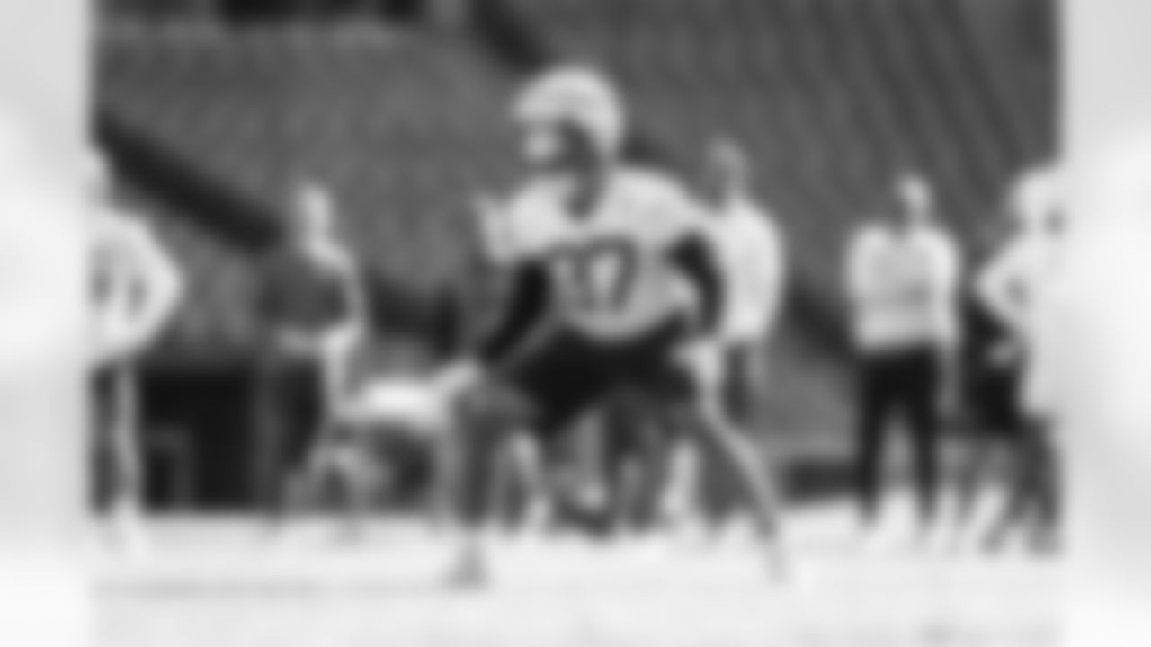 E_251015_Regular_Season_Week7_Practice_BT_00112