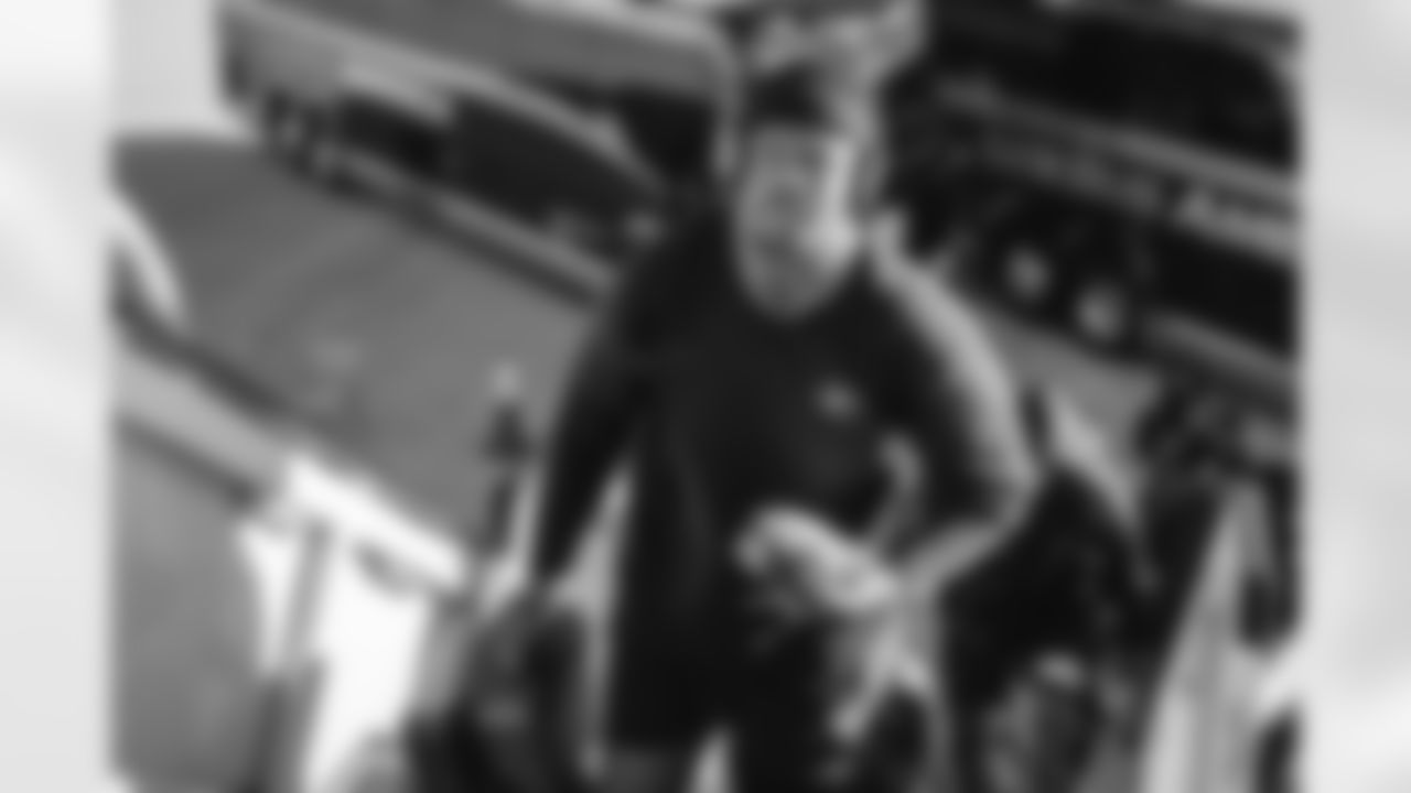 E_251206_Regular_Season_Week_14_Travel_BT_0080