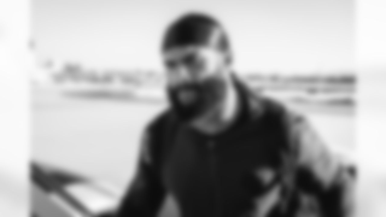 E_251206_Regular_Season_Week_14_Travel_BT_0056