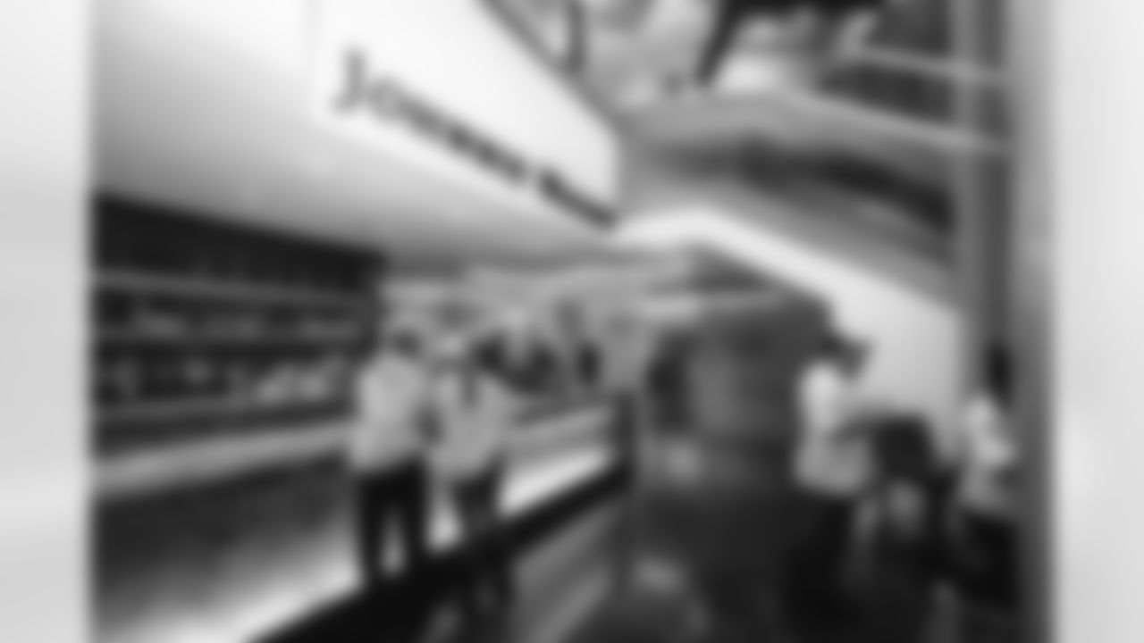 The Los Angeles Rams take on the Arizona Cardinals in week 18 of the 2025 NFL regular season.