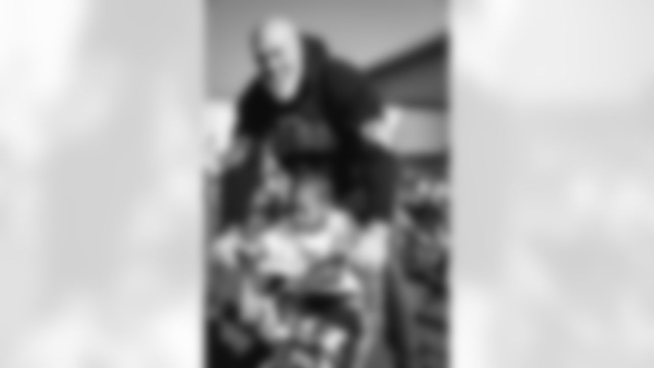 E_251215_Holiday_Bike_Giveaway_HY_00091