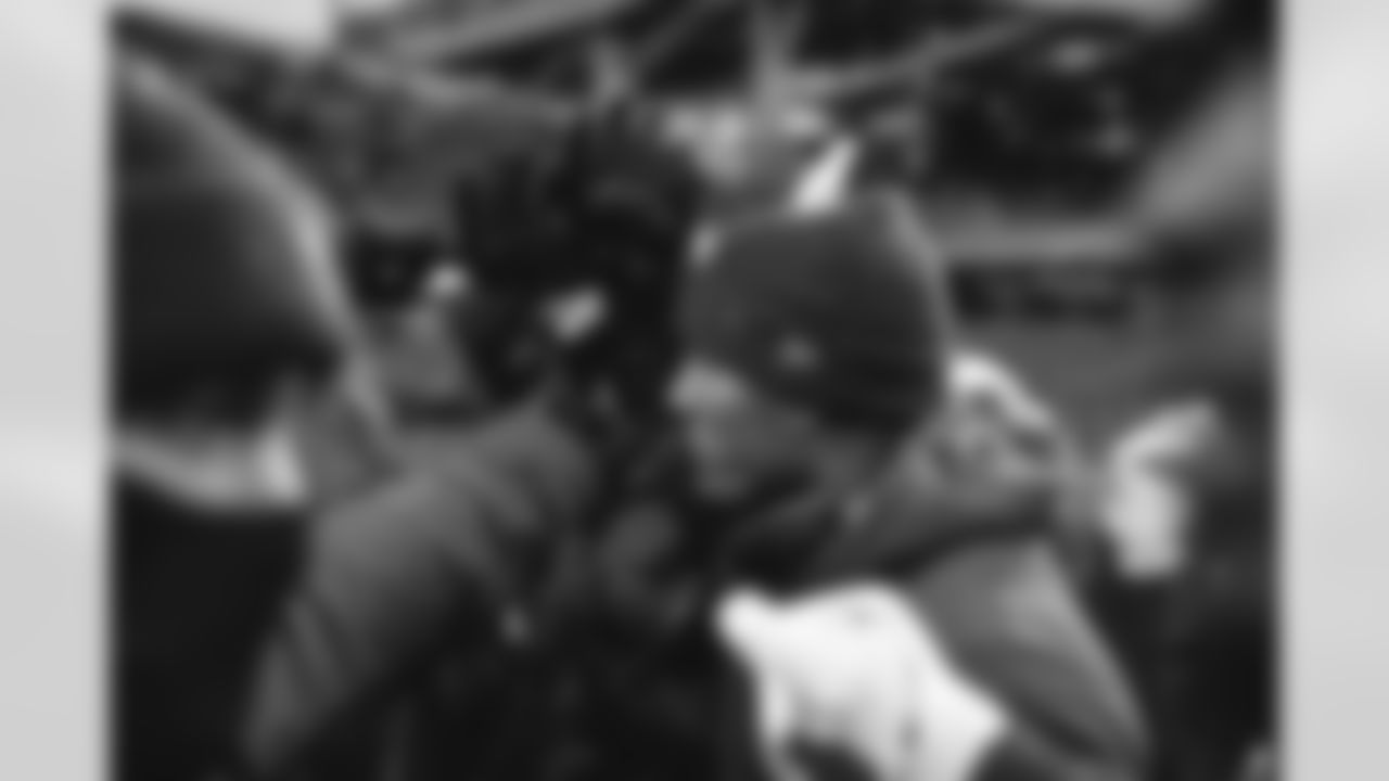 37 S Quentin Lake & players warm up pregame ahead of the Rams vs. Bears Divisional matchup