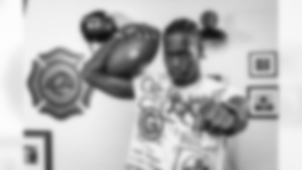 15 WR Konata Mumpfield