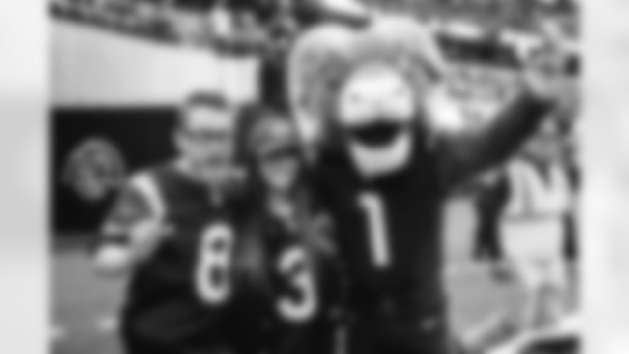 Brenda Song & Macaulay Culkin in the Rams House