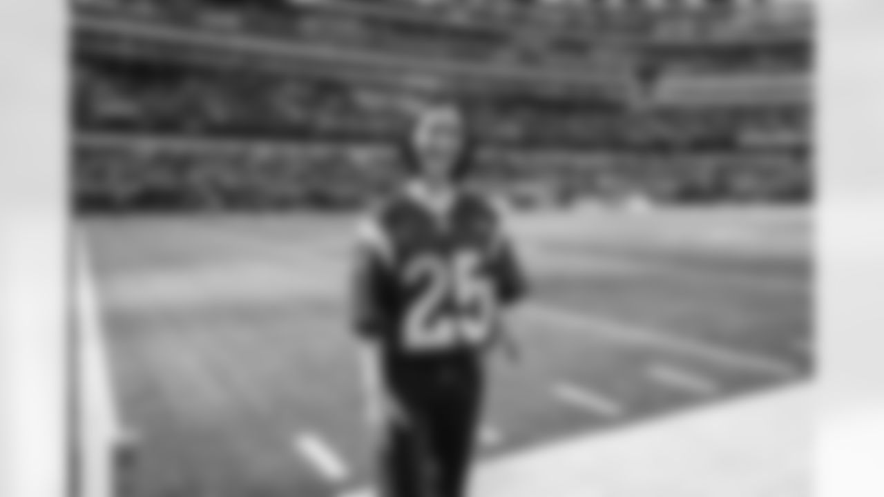 The Los Angeles Rams take on the Detroit Lions in week 15 of the 2025 NFL regular season.