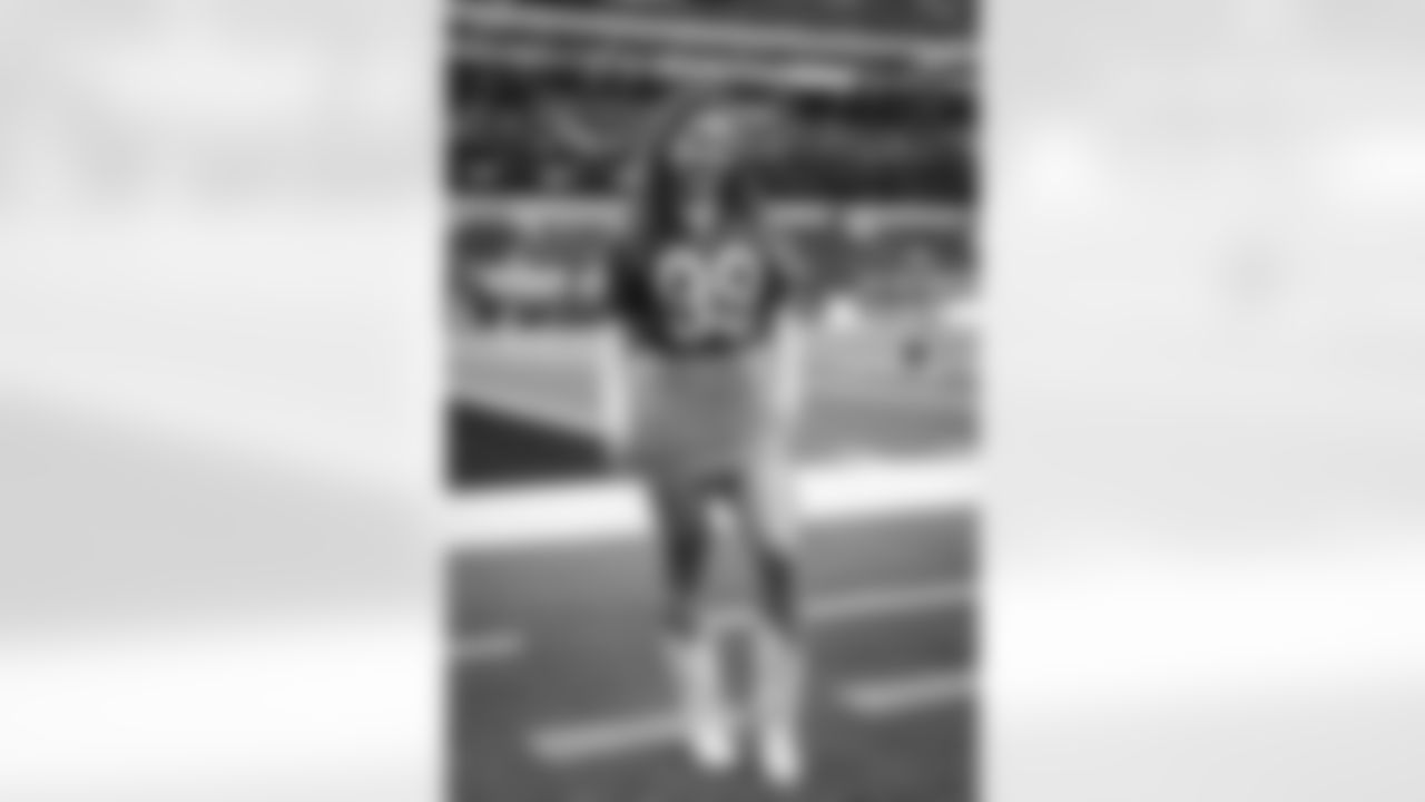 E_260104_Rams_vs_Cardinals_TE_139