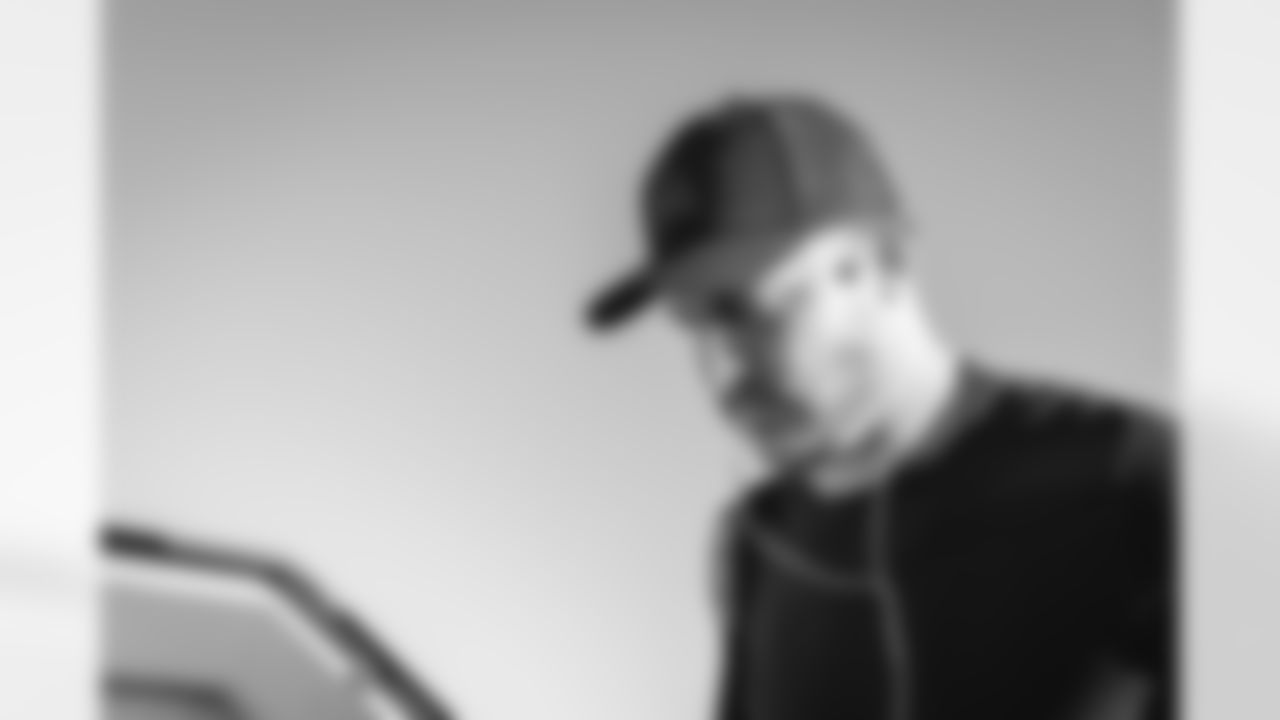 E_251206_Regular_Season_Week_14_Travel_BT_0046