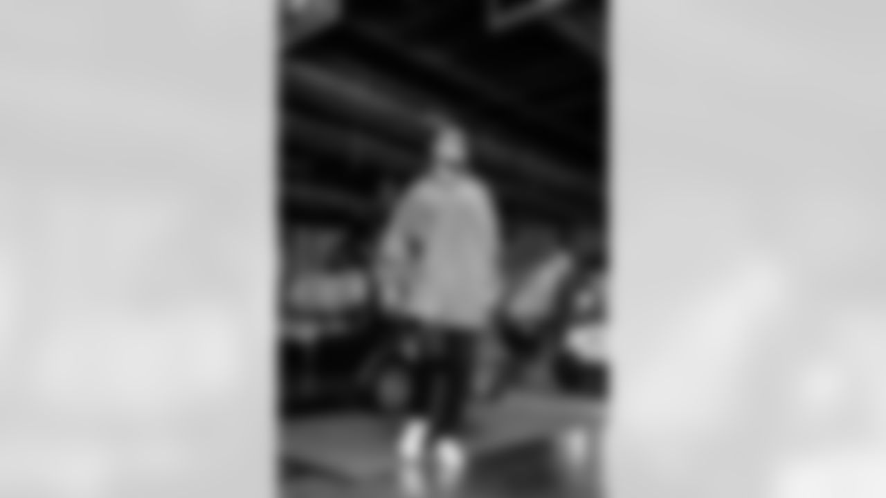 88 WR Jordan Whittington arrives at SoFi Stadium for today's matchup against the Seahawks