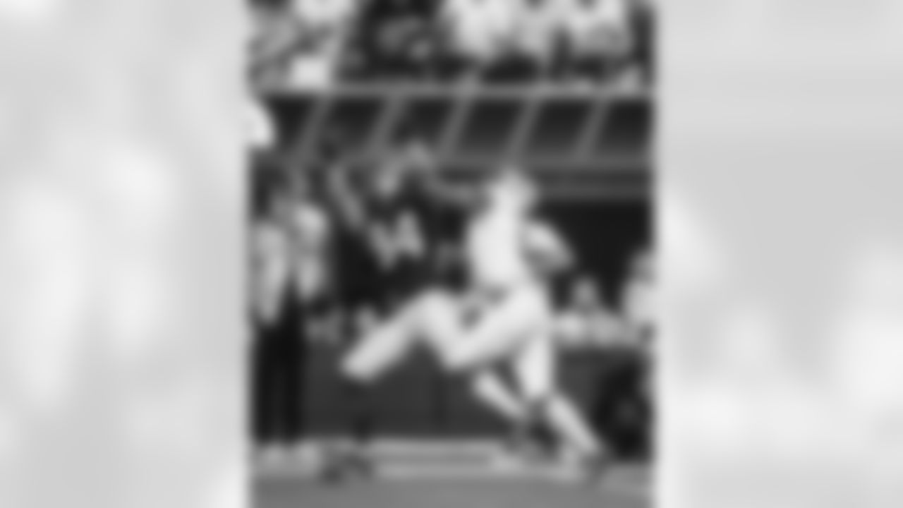 The Los Angeles Rams take on the Detroit Lions in week 15 of the 2025 NFL regular season.