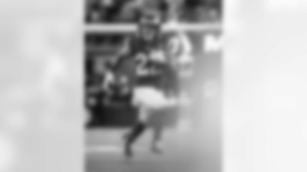 The Los Angeles Rams take on the Detroit Lions in week 15 of the 2025 NFL regular season.