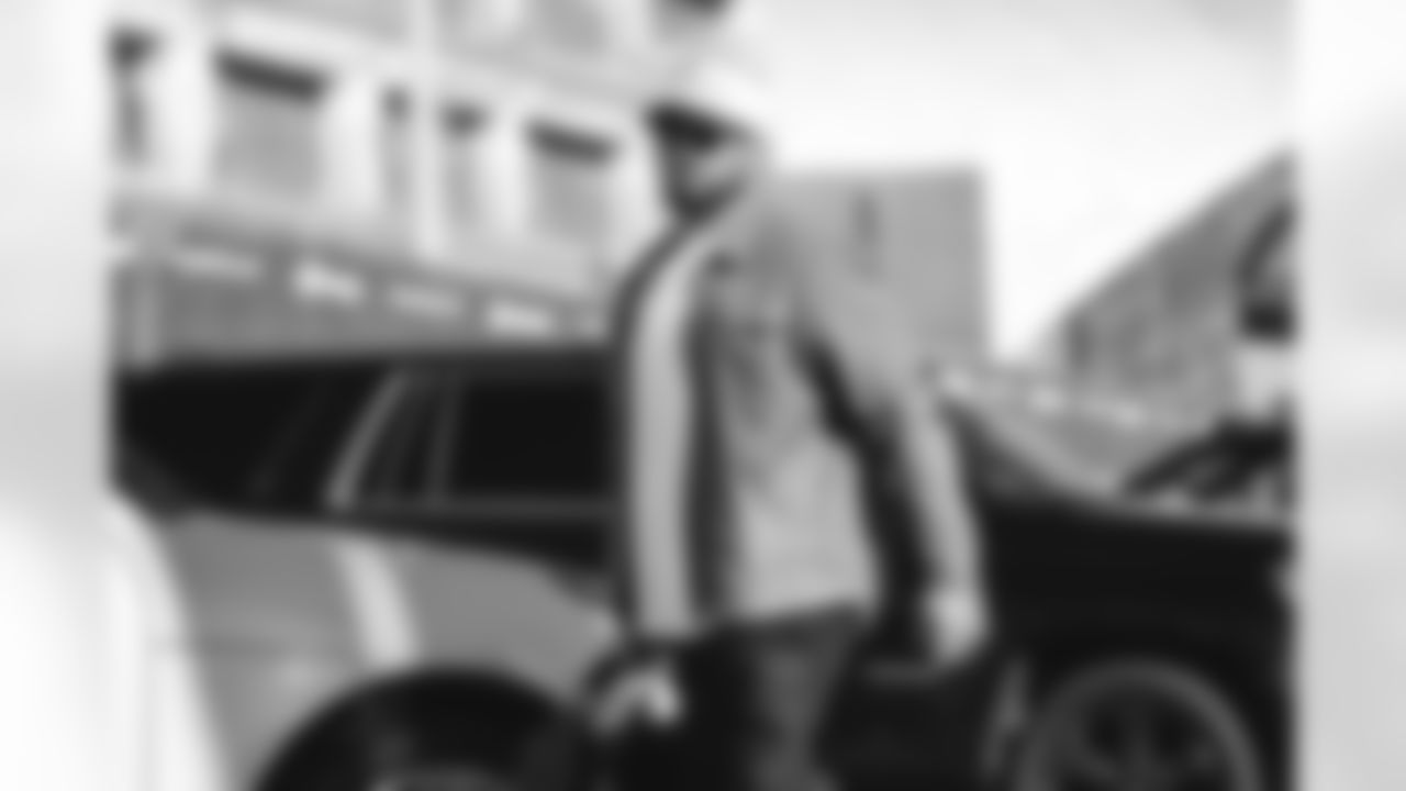 65 OL Coleman Shelton arrives at SoFi Stadium for Sunday Night Football against the Buccaneers