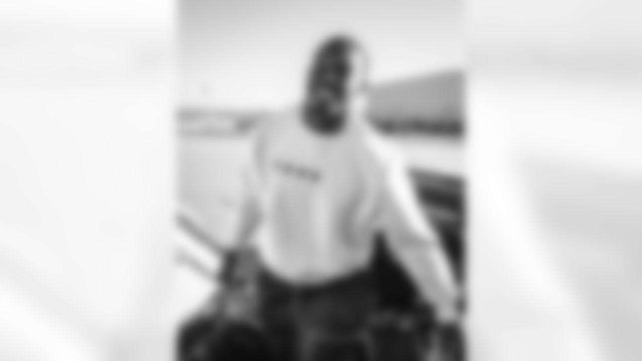 E_251206_Regular_Season_Week_14_Travel_BT_0016