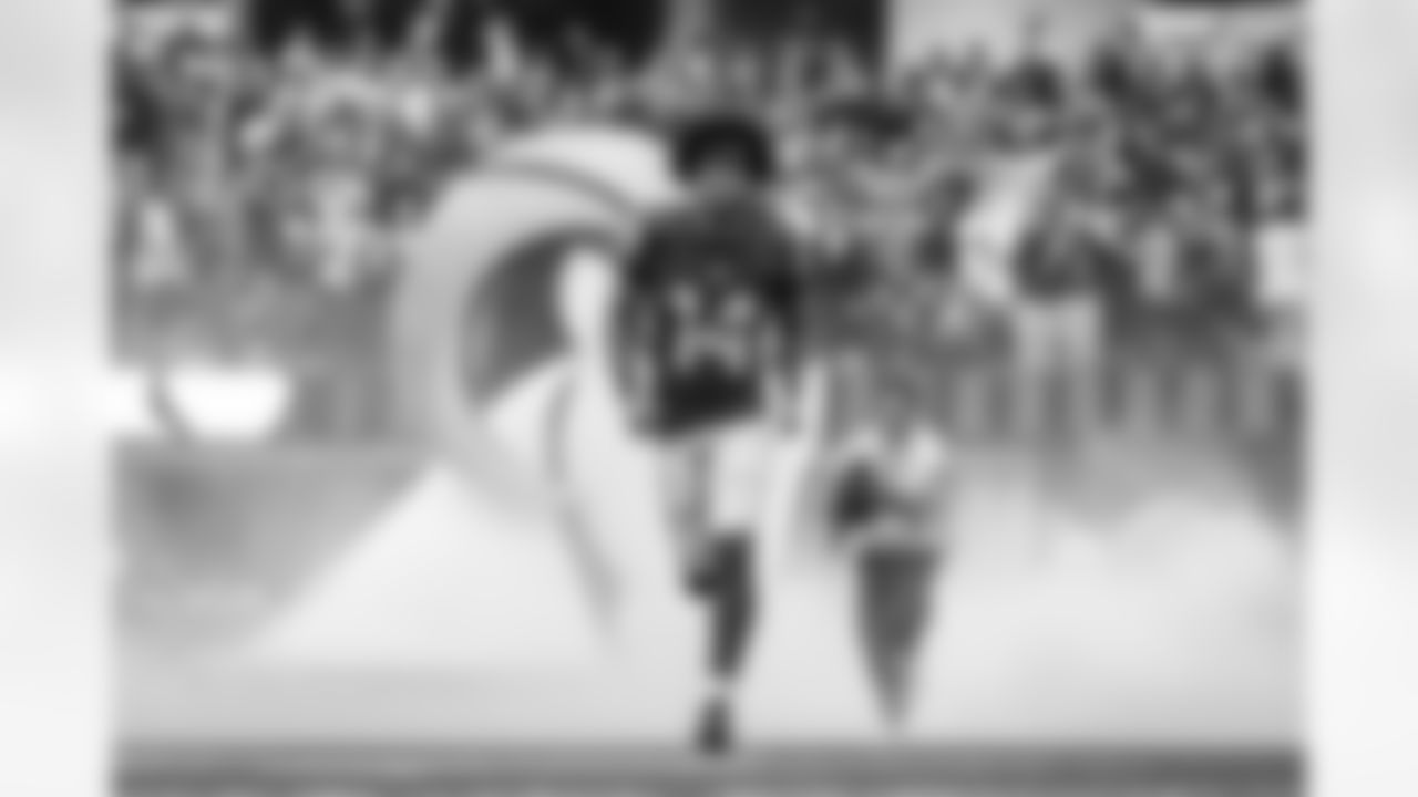 The Los Angeles Rams take on the Arizona Cardinals in week 18 of the 2025 NFL regular season.