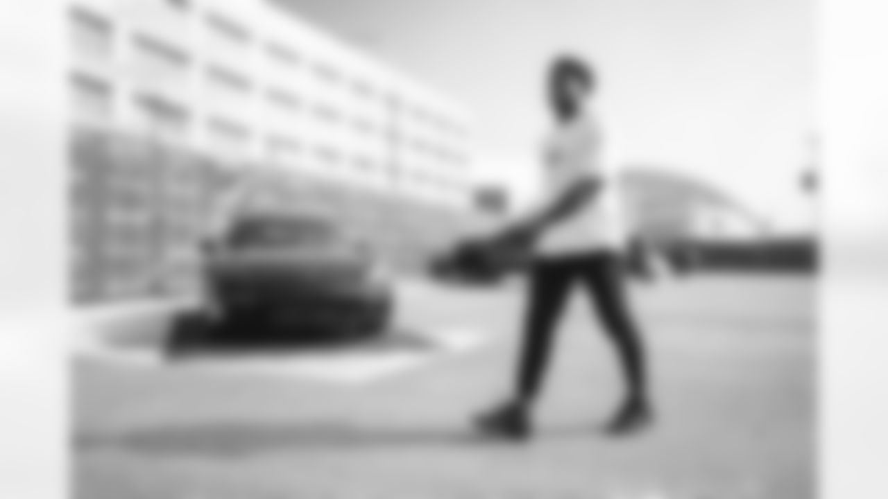 31 CB Darious Williams arrives at SoFi Stadium for today's matchup against the Saints