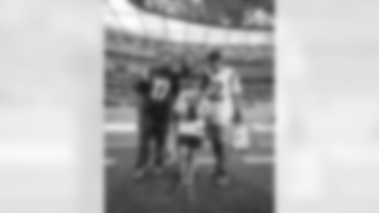 The Los Angeles Rams take on the Detroit Lions in week 15 of the 2025 NFL regular season.