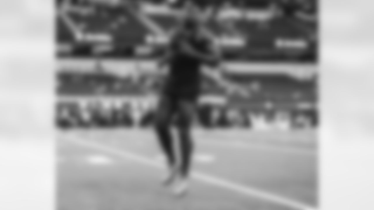 0 OLB Byron Young warms up pregame ahead of the Rams vs. Buccaneers Week 12 matchup on Sunday Night Football