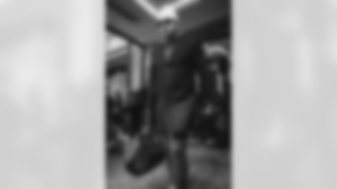 38 TE Nick Vannett travels to Soldier Field for divisional playoff game vs. Bears