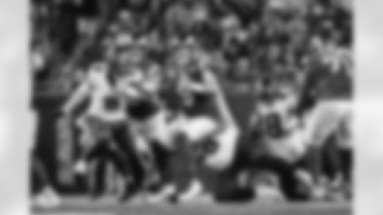 The Los Angeles Rams take on the Tampa Bay Buccaneers during Week 9 of the 2022 NFL regular season.