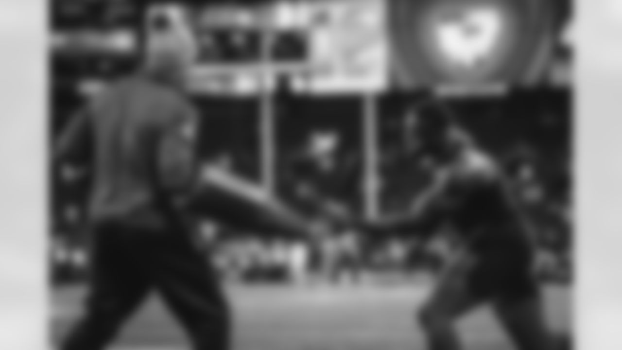 0 OLB Byron Young warms up pregame ahead of the Rams vs. Seahawks Week 16 matchup