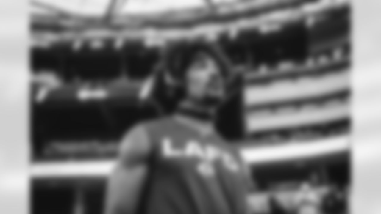 4 CB Ahkello Witherspoon warms up pregame ahead of the Rams vs. Cardinals Week 18 matchup