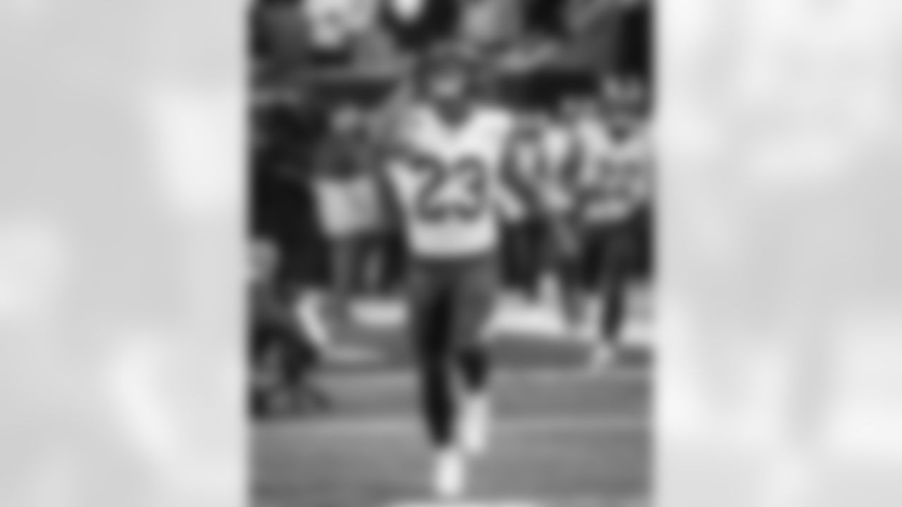 The Los Angeles Rams take on the Chicago Bears in the divisional round of the 2025 NFL post season.