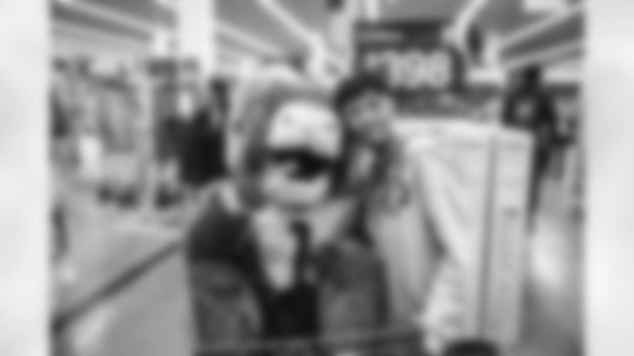 E_251208_Salvation_Army_Shopping_HY_0178