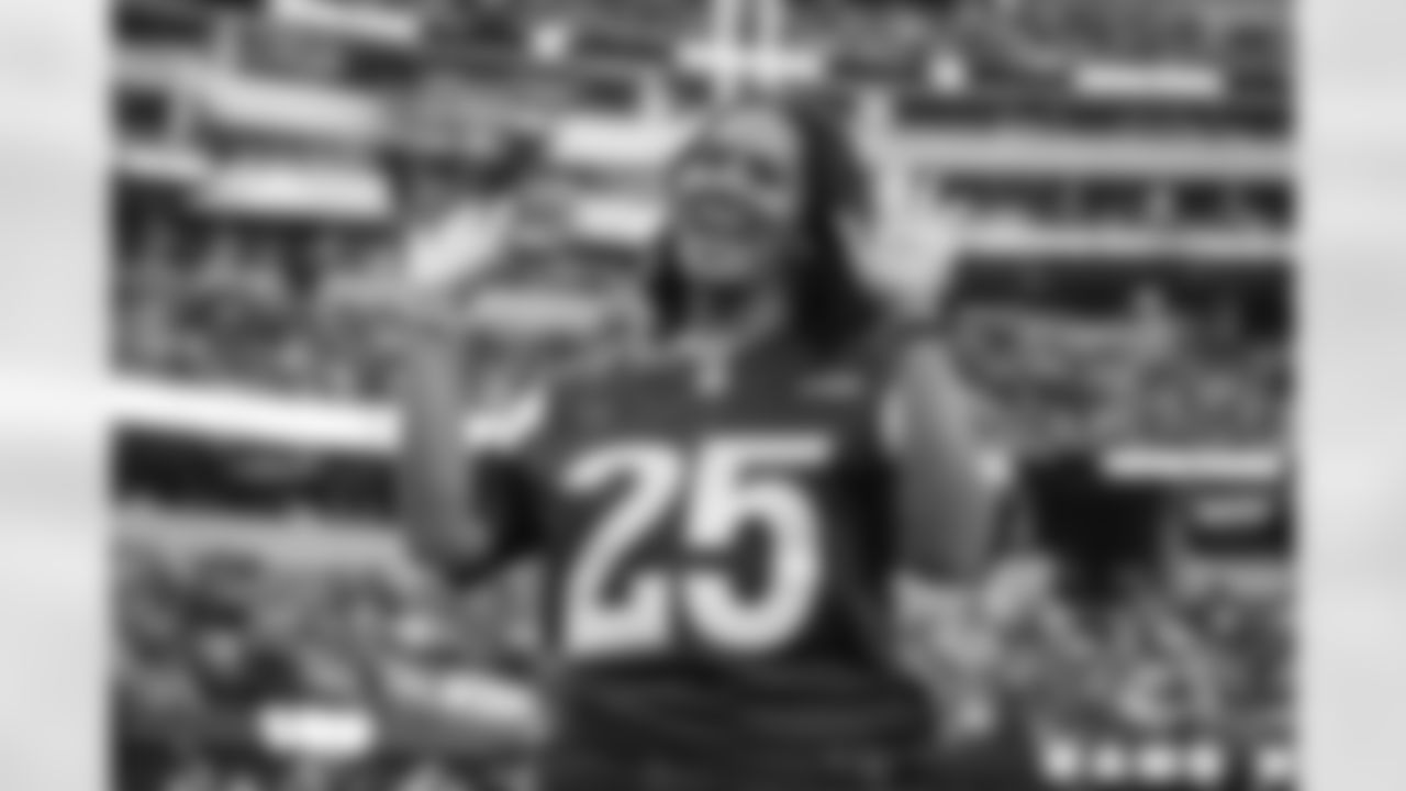 The Los Angeles Rams take on the Detroit Lions in week 15 of the 2025 NFL regular season.