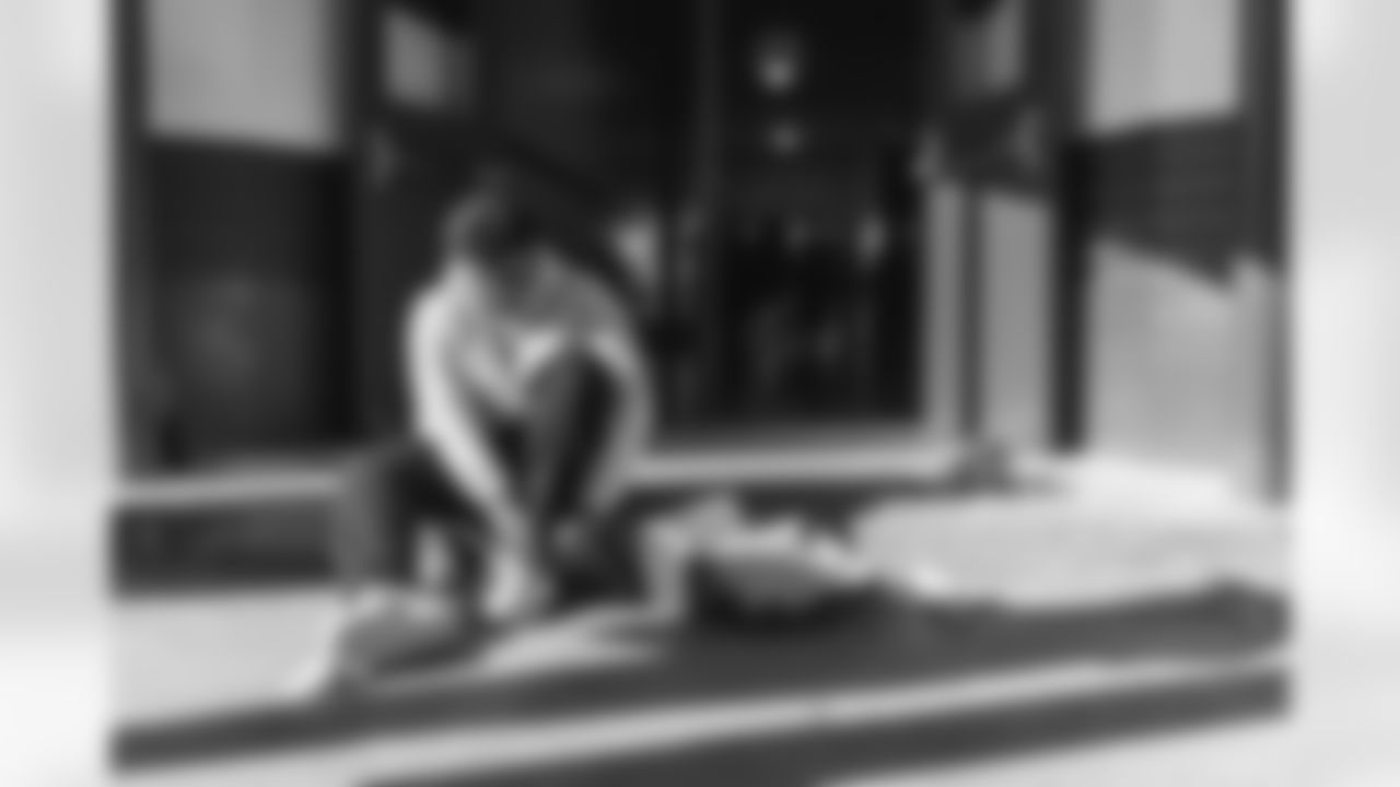 E_251202_Shoes_That_Fit_AD_1061