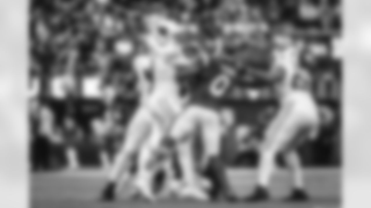 E_260104_Rams_vs_Cardinals_TE_377