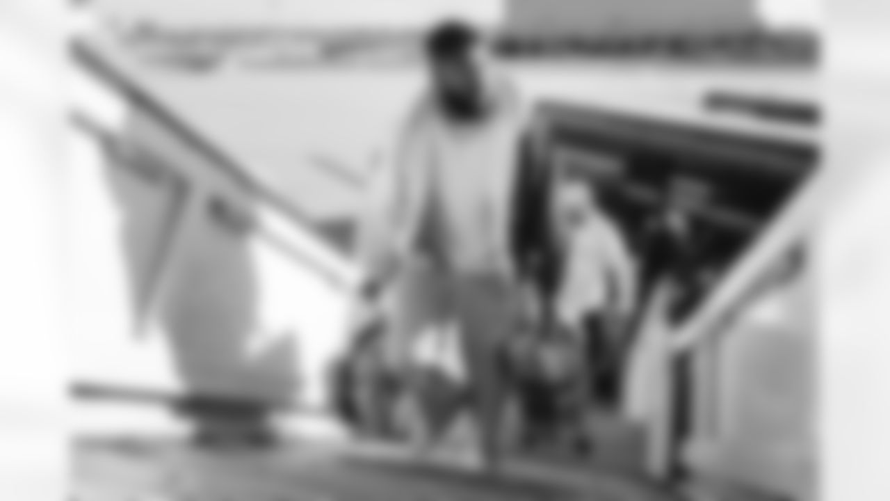 E_251206_Regular_Season_Week_14_Travel_BT_0025