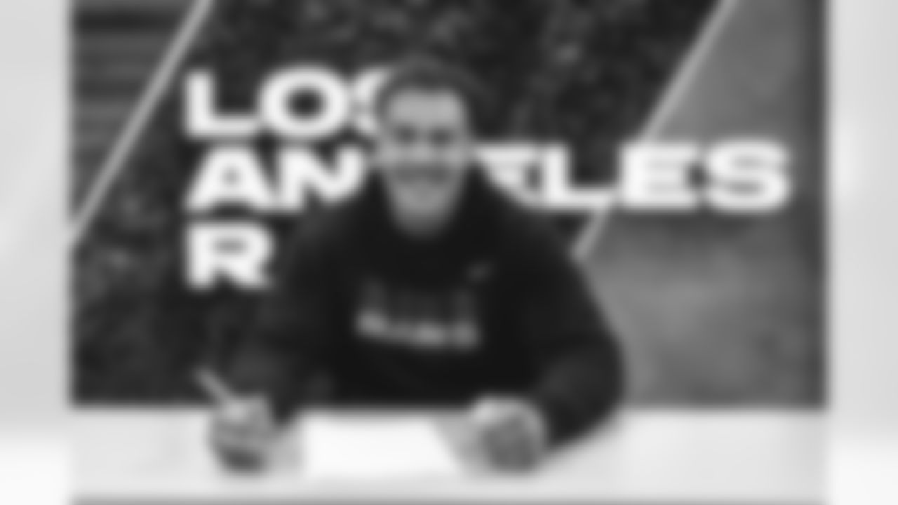 LB Brennan Jackson signs his rookie contract