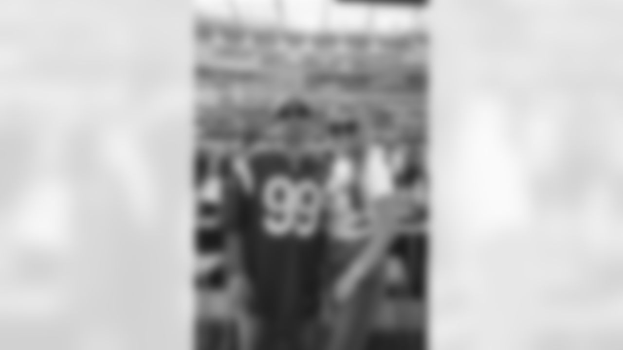 E_251102_Rams_Vs_Saints_Celebs_0004