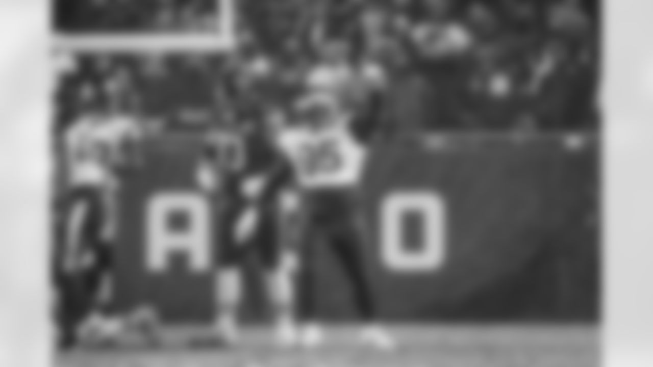 The Los Angeles Rams take on the Chicago Bears in the divisional round of the 2025 NFL post season.