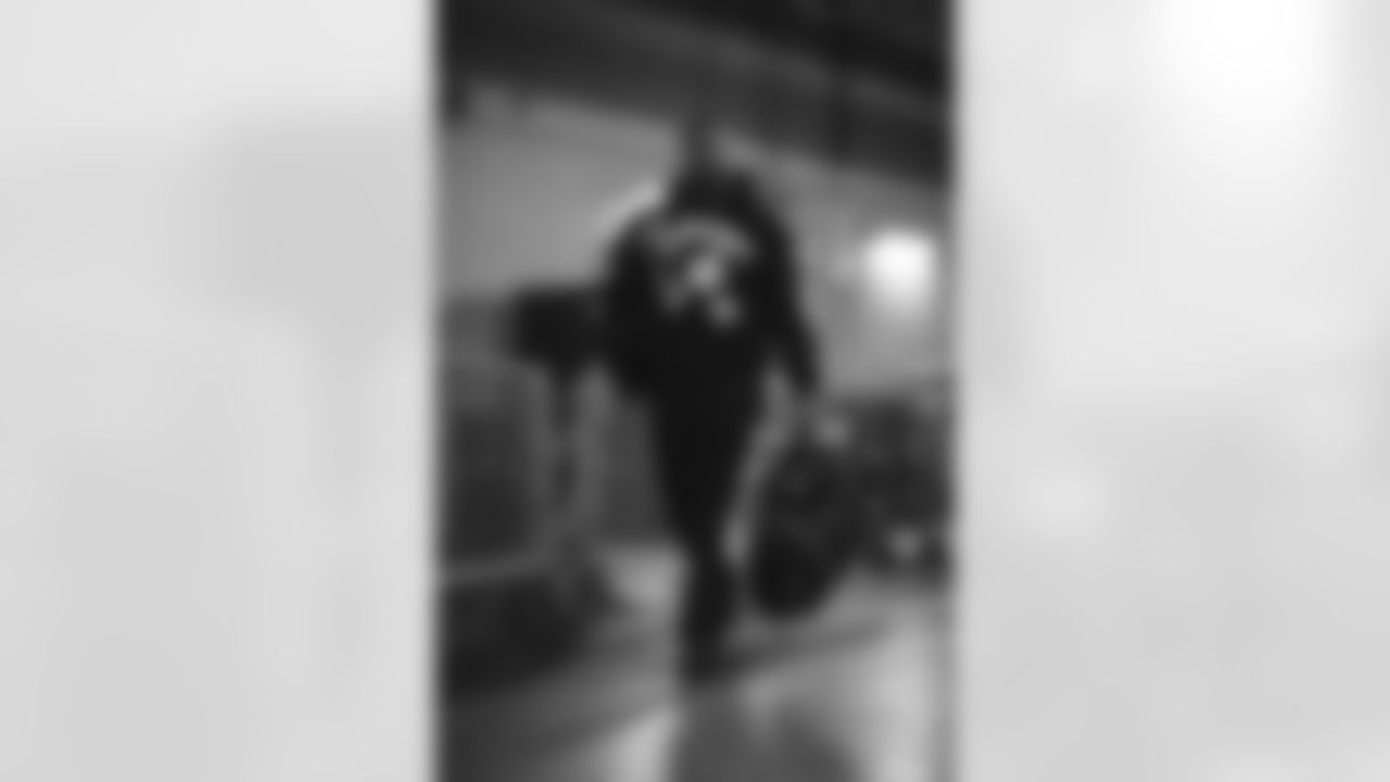 90 DE Tyler Davis arrives at Mercedes-Benz Stadium for Monday Night Football vs. Falcons