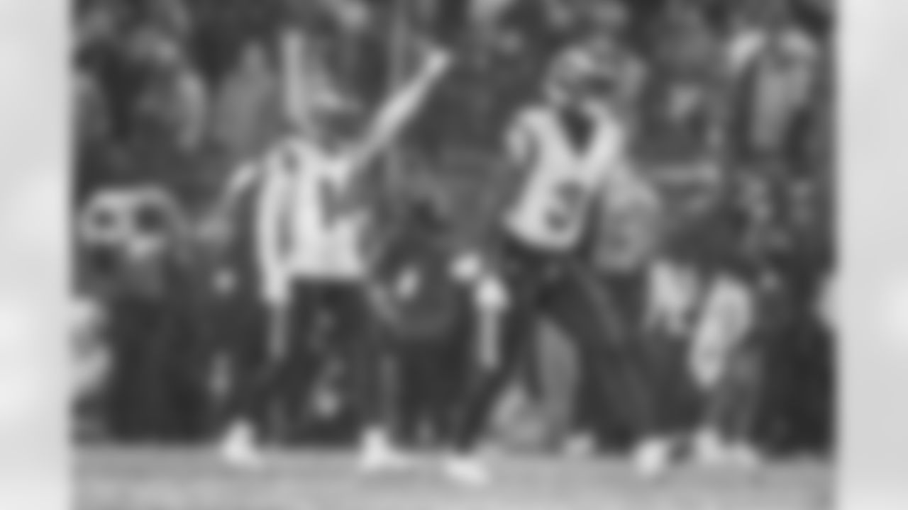 The Los Angeles Rams take on the Chicago Bears in the divisional round of the 2025 NFL Playoffs.