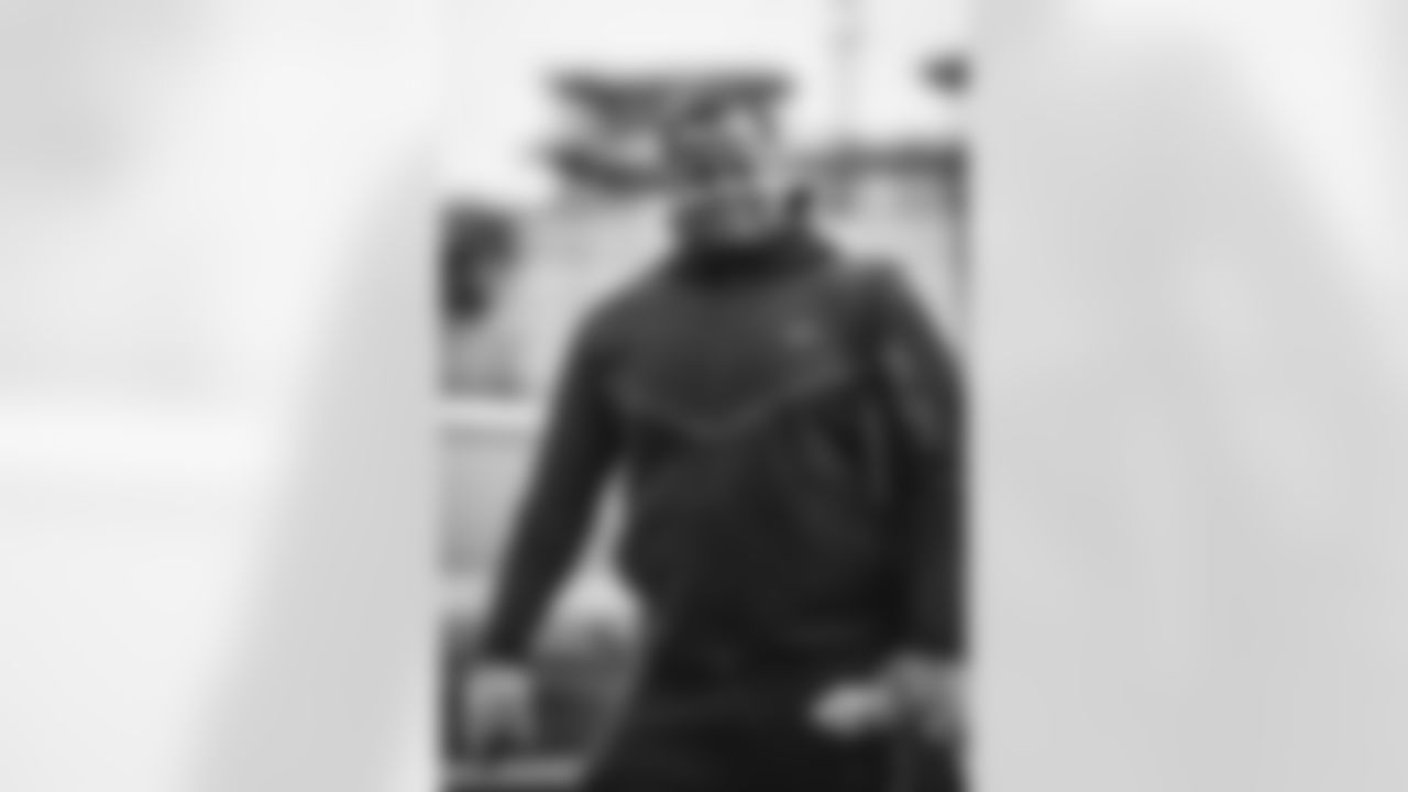 90 DE Tyler Davis arrives at SoFi Stadium for today's game vs. the Cardinals