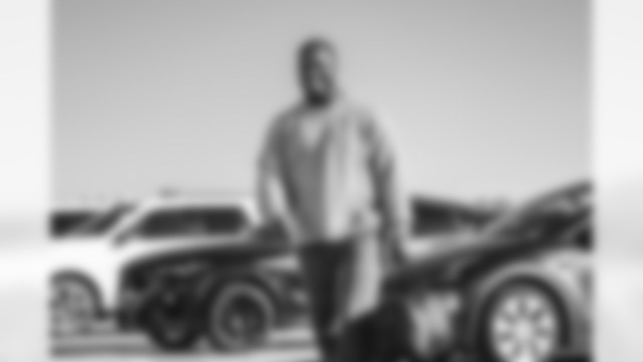 91 DE Kobie Turner arrives at SoFi Stadium for Sunday Night Football against the Buccaneers